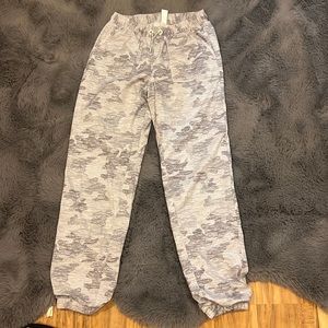 Athletes girl / sweatpants